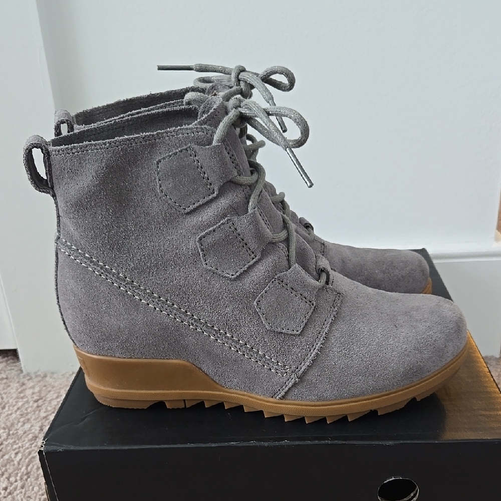 Sorel Evie Lace Up Wedge Boot, Gray Suede, Size 9.5 - Picture 2 of 9